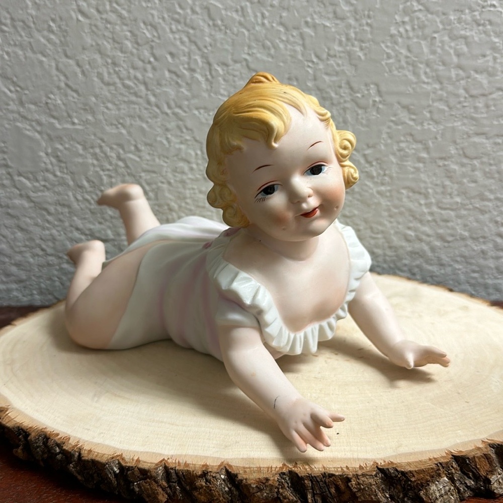 Vintage Lefton Bisque Porcelain Pink Piano Baby Excellent condition
